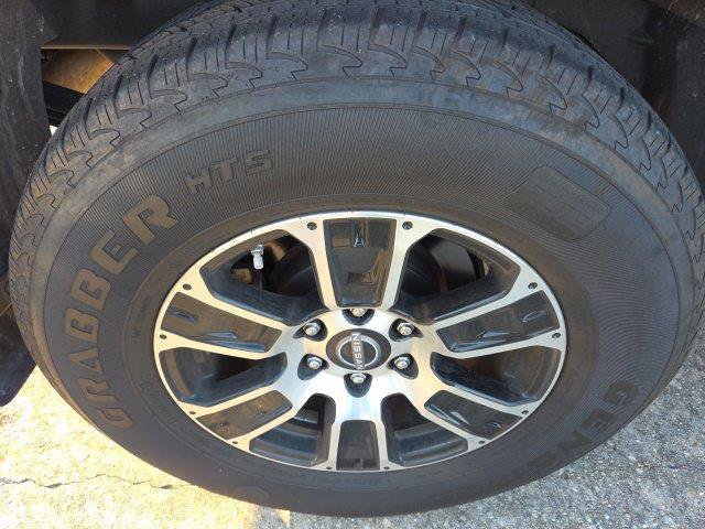 Used 2024 Nissan Titan SV w/ SV Convenience Package RWD image 20