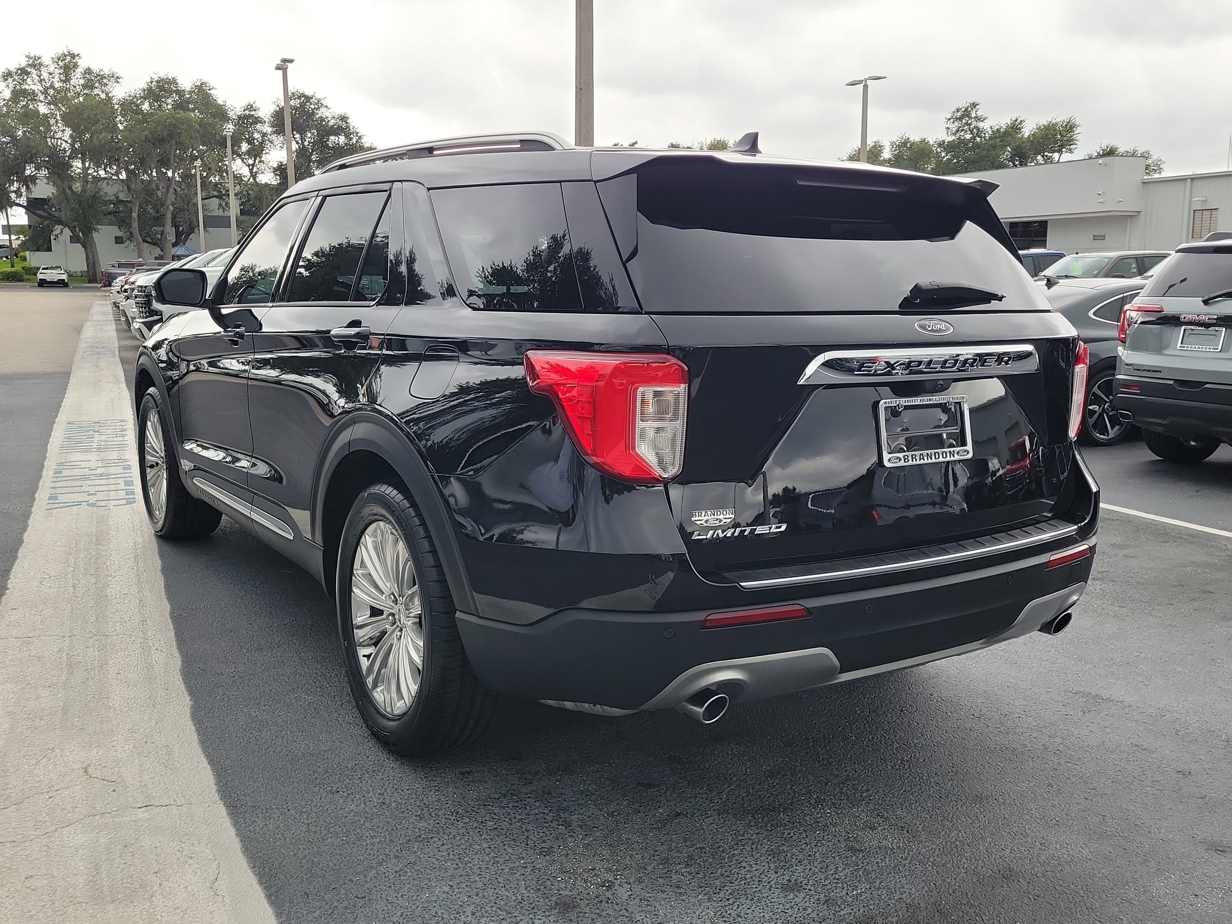 Certified 2023 Ford Explorer Limited w/ Limited Technology Package RWD image 7