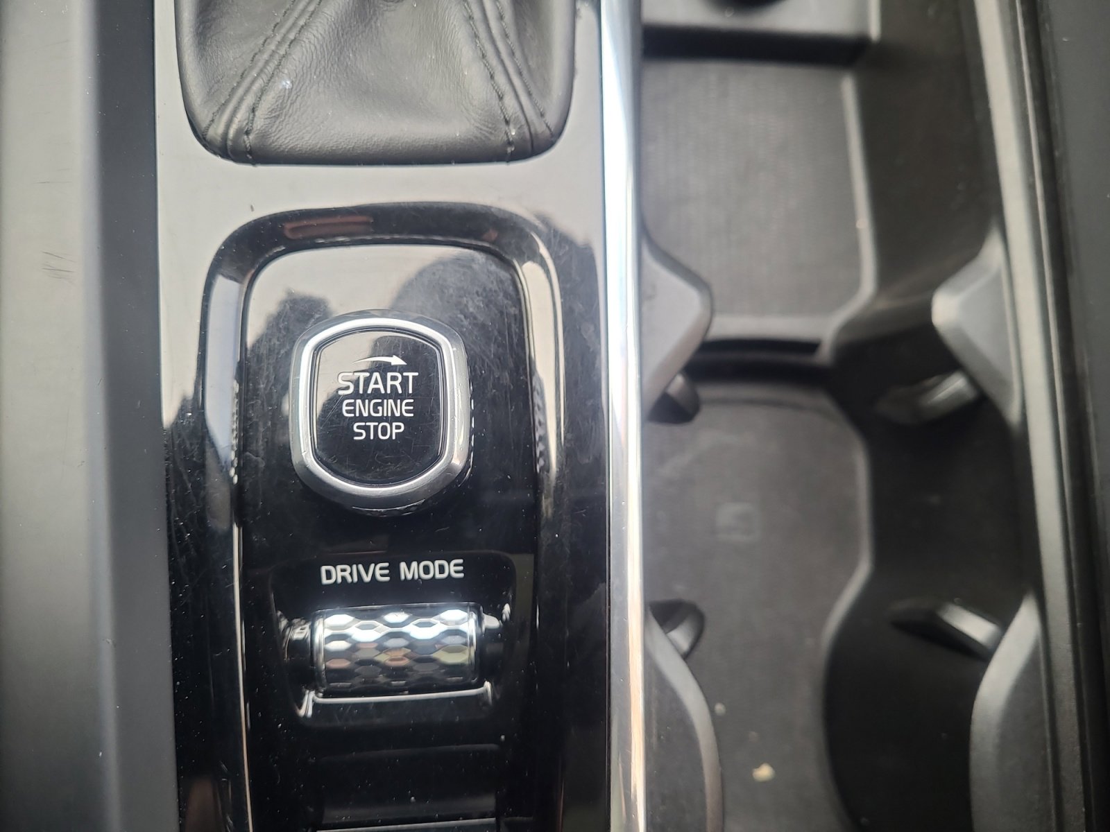 Used 2019 Volvo XC60 T5 Momentum w/ Premium Package image 28