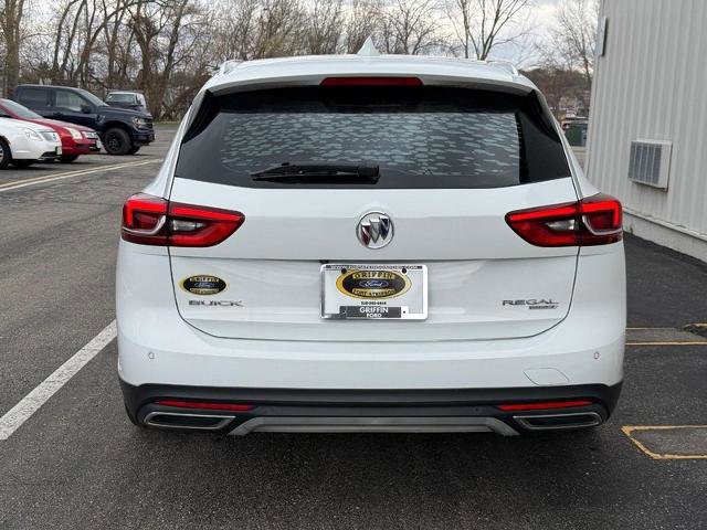 Used 2018 Buick Regal Essence w/ Driver Confidence Package #1 AWD/4WD image 4
