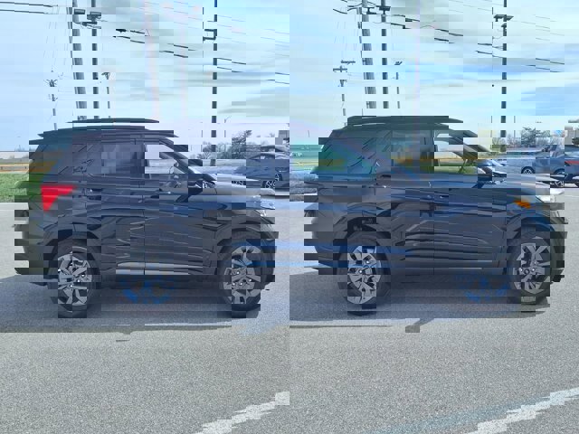 Certified 2023 Ford Explorer XLT w/ Equipment Group 202A image 6