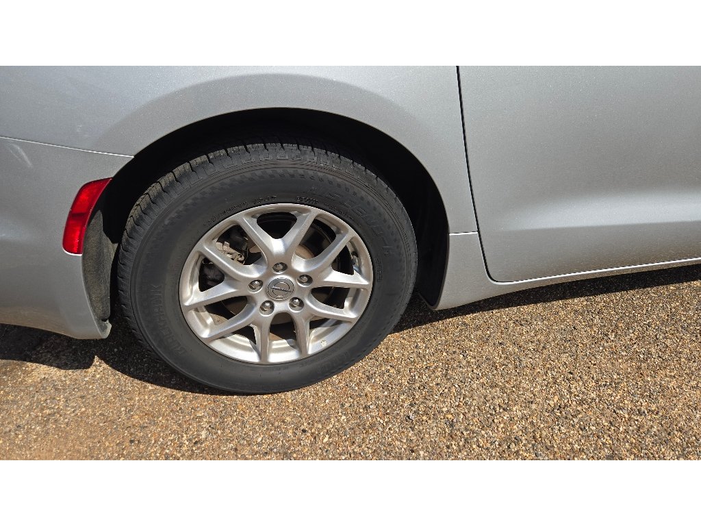 Used 2024 Chrysler Pacifica Touring-L FWD image 12