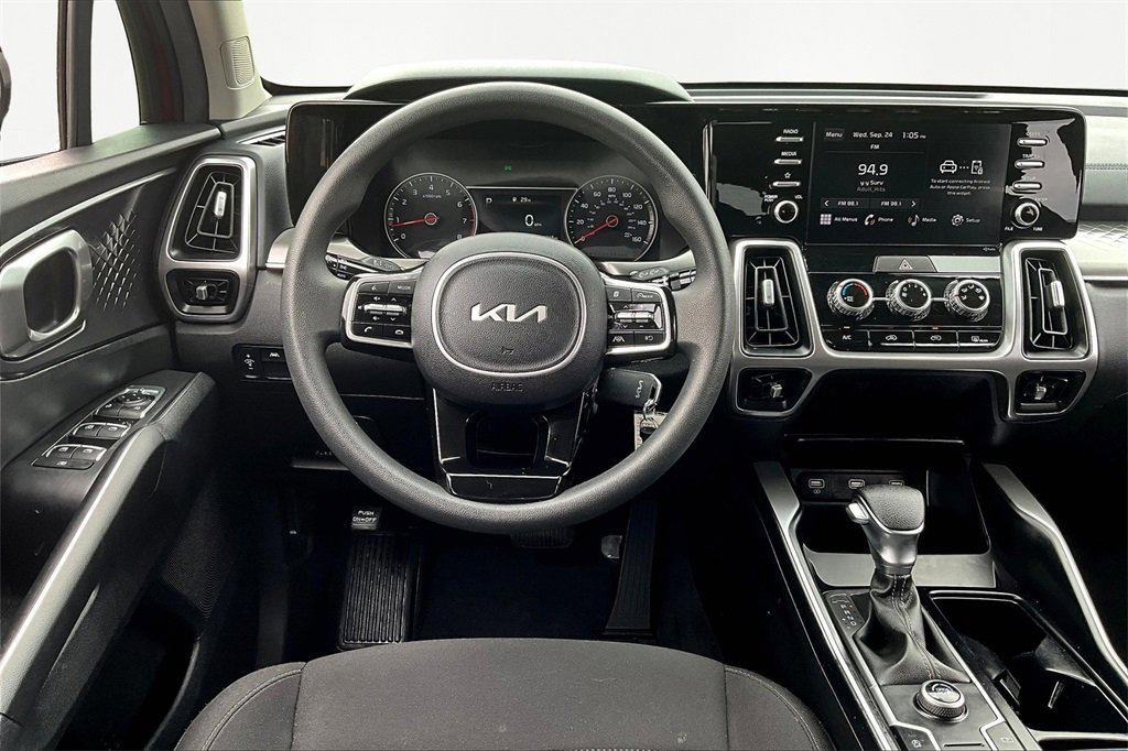 Used 2022 Kia Sorento LX image 7