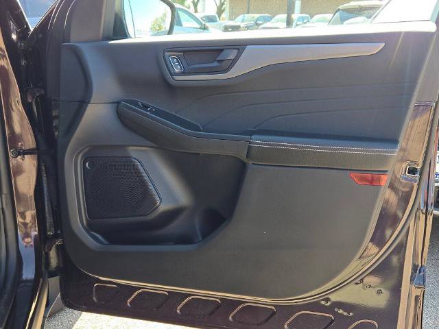 Certified 2023 Ford Escape Active AWD/4WD image 7