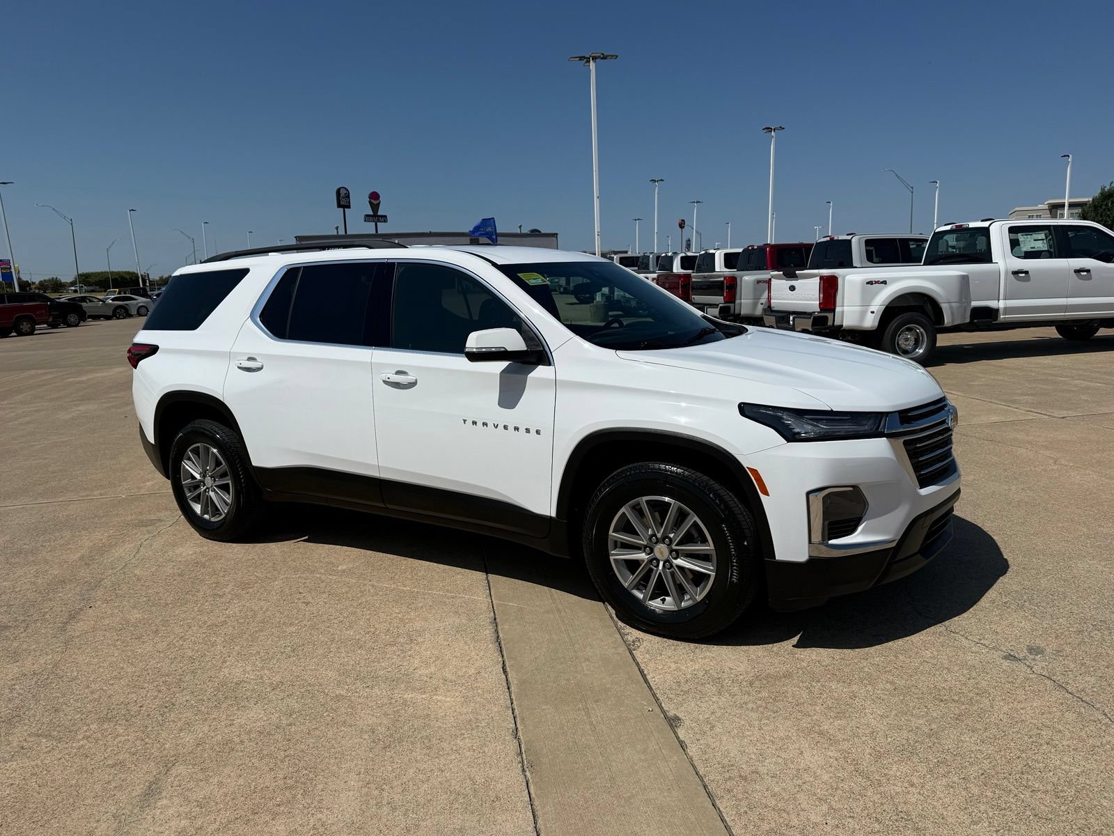 Used 2023 Chevrolet Traverse LT FWD image 3