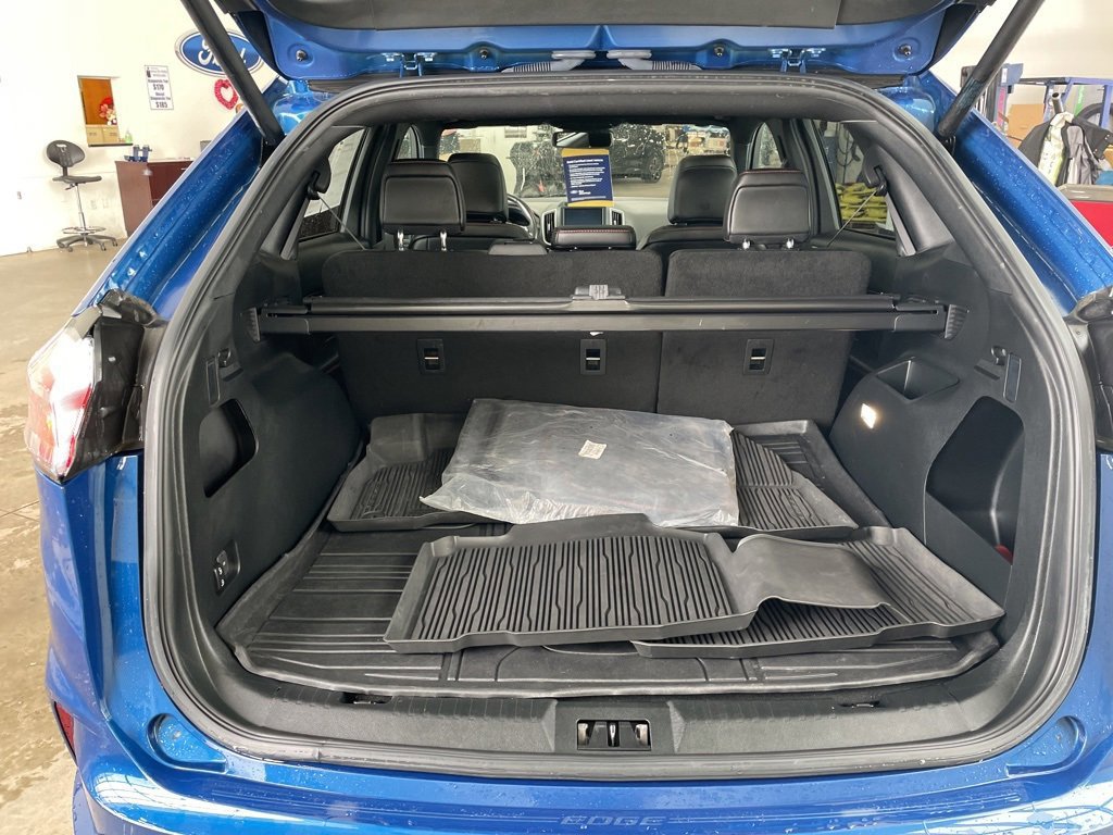 Certified 2023 Ford Edge ST-Line w/ Class II Trailer Tow Package image 39