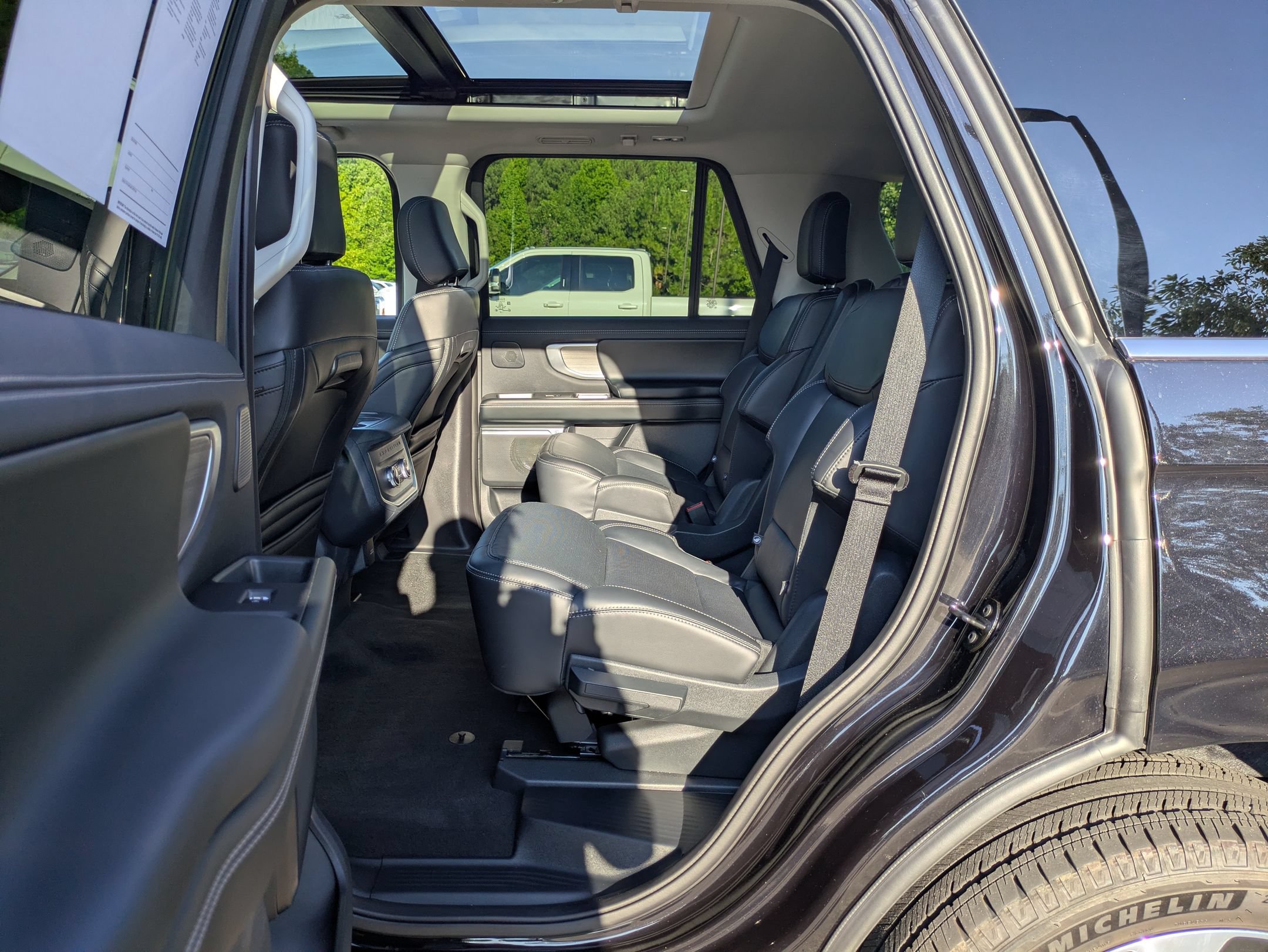 Certified 2025 Ford Expedition Platinum w/ Driver's Package AWD/4WD image 26