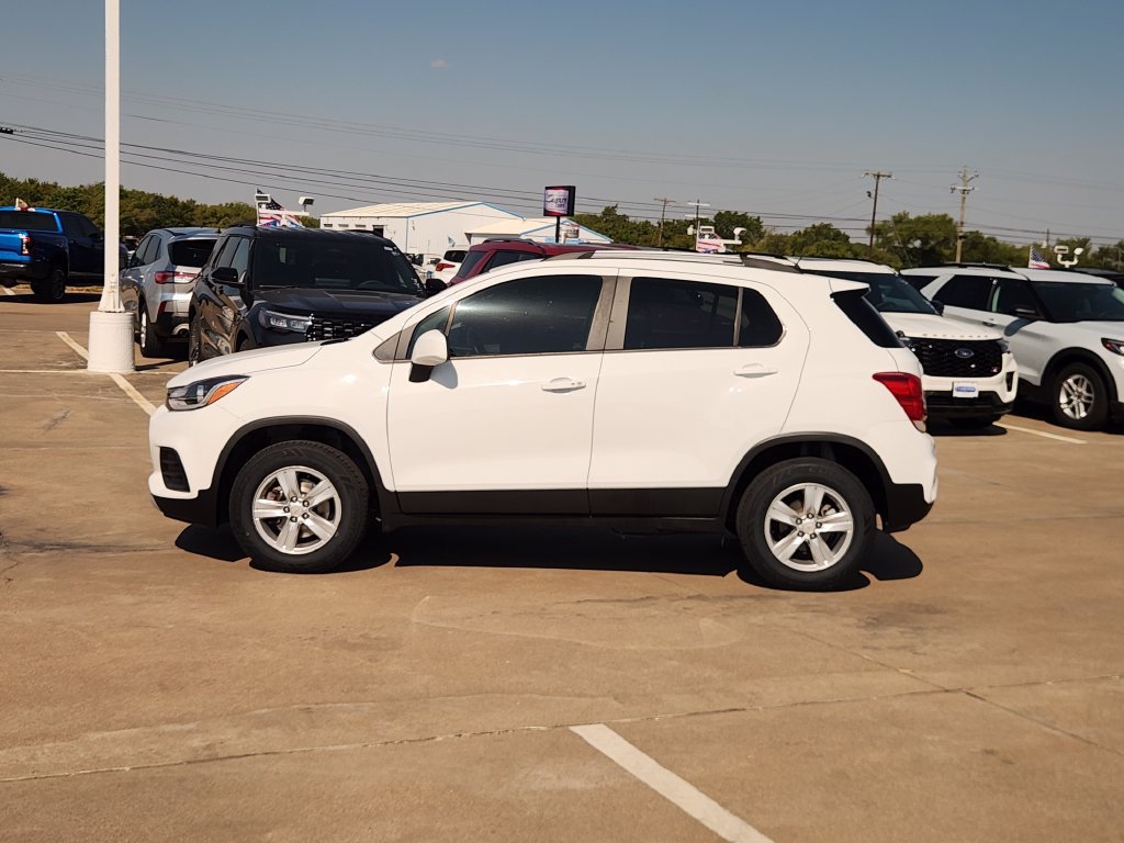 Used 2022 Chevrolet Trax LT w/ LT Convenience Package AWD/4WD image 4