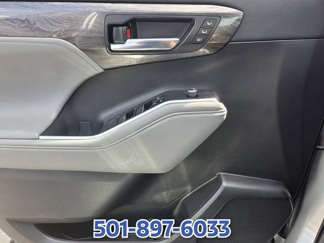 Used 2023 Toyota Highlander Limited FWD image 28