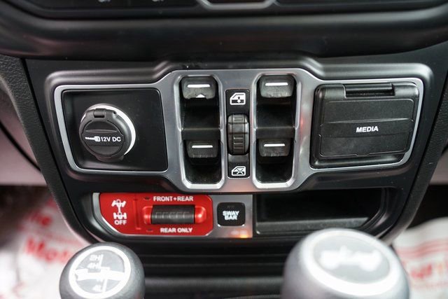 Used 2020 Jeep Wrangler Unlimited Rubicon w/ Cold Weather Group AWD/4WD image 16