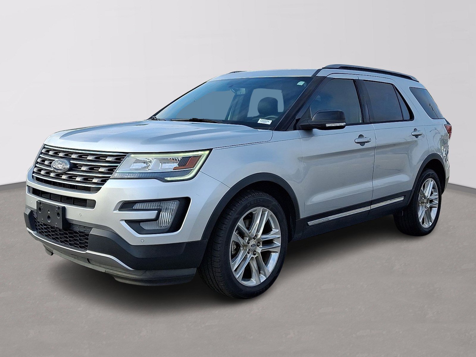 Certified 2017 Ford Explorer XLT w/ Equipment Group 202A AWD/4WD image 3
