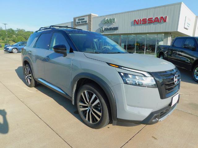 Used 2024 Nissan Pathfinder Platinum AWD/4WD image 3