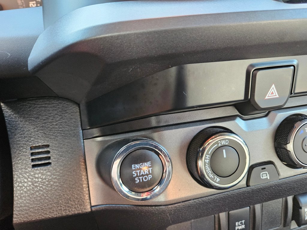 Used 2022 Toyota Tacoma TRD Off-Road AWD/4WD image 29