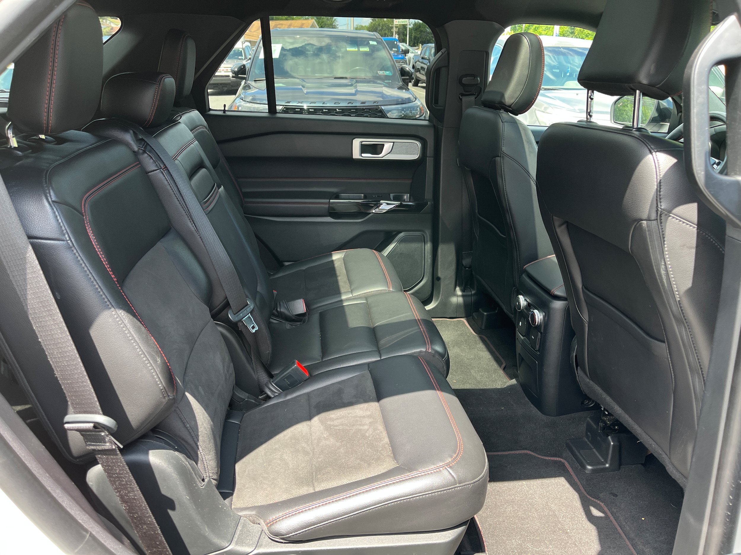 Certified 2022 Ford Explorer ST-Line w/ Class IV Trailer Tow Package AWD/4WD image 7