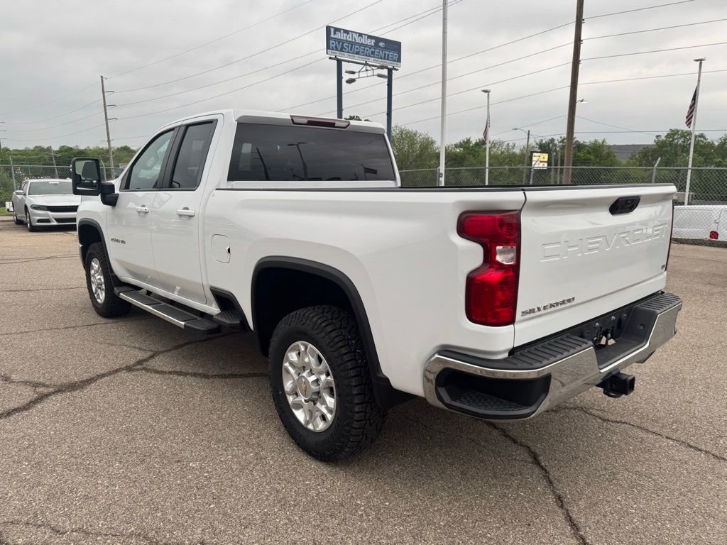 Used 2024 Chevrolet Silverado 2500 LT AWD/4WD image 5