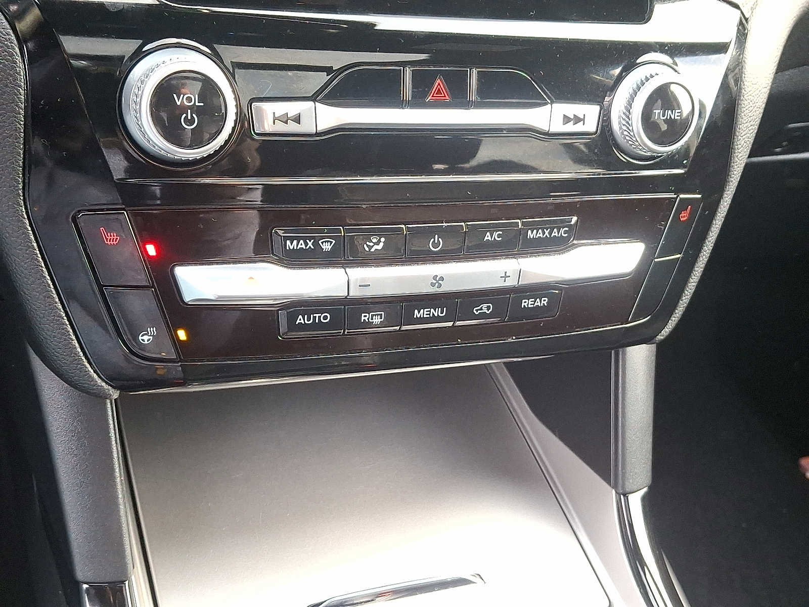 Certified 2022 Ford Explorer ST w/ ST Street Pack image 17