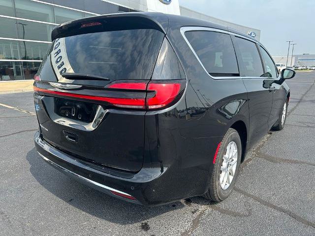 Used 2025 Chrysler Pacifica Select FWD image 23