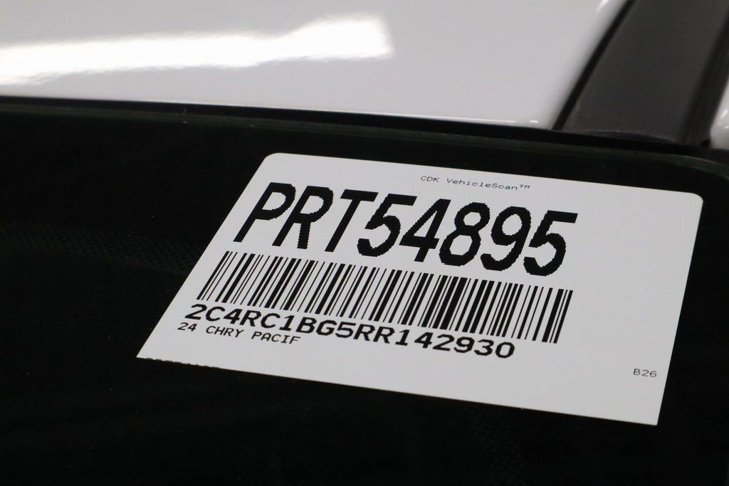 Used 2024 Chrysler Pacifica Touring-L image 34