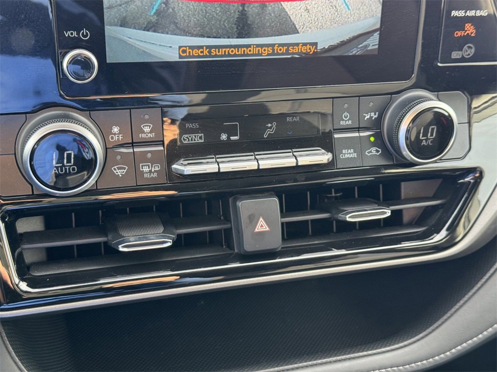 Used 2024 Toyota Highlander LE image 15