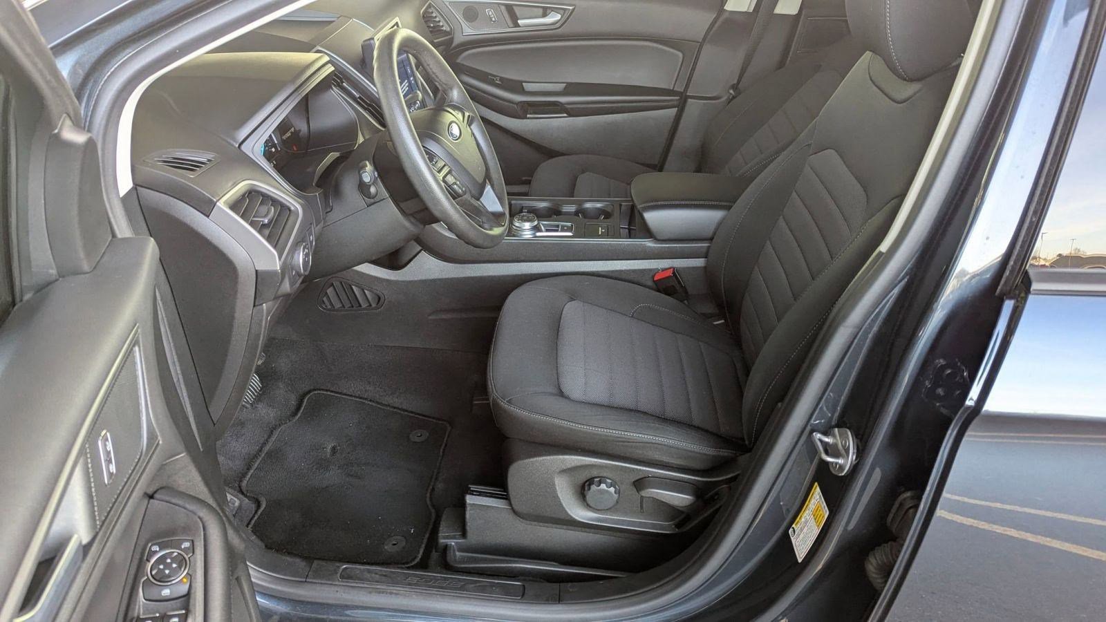 Certified 2022 Ford Edge SE w/ Black Appearance Package image 5