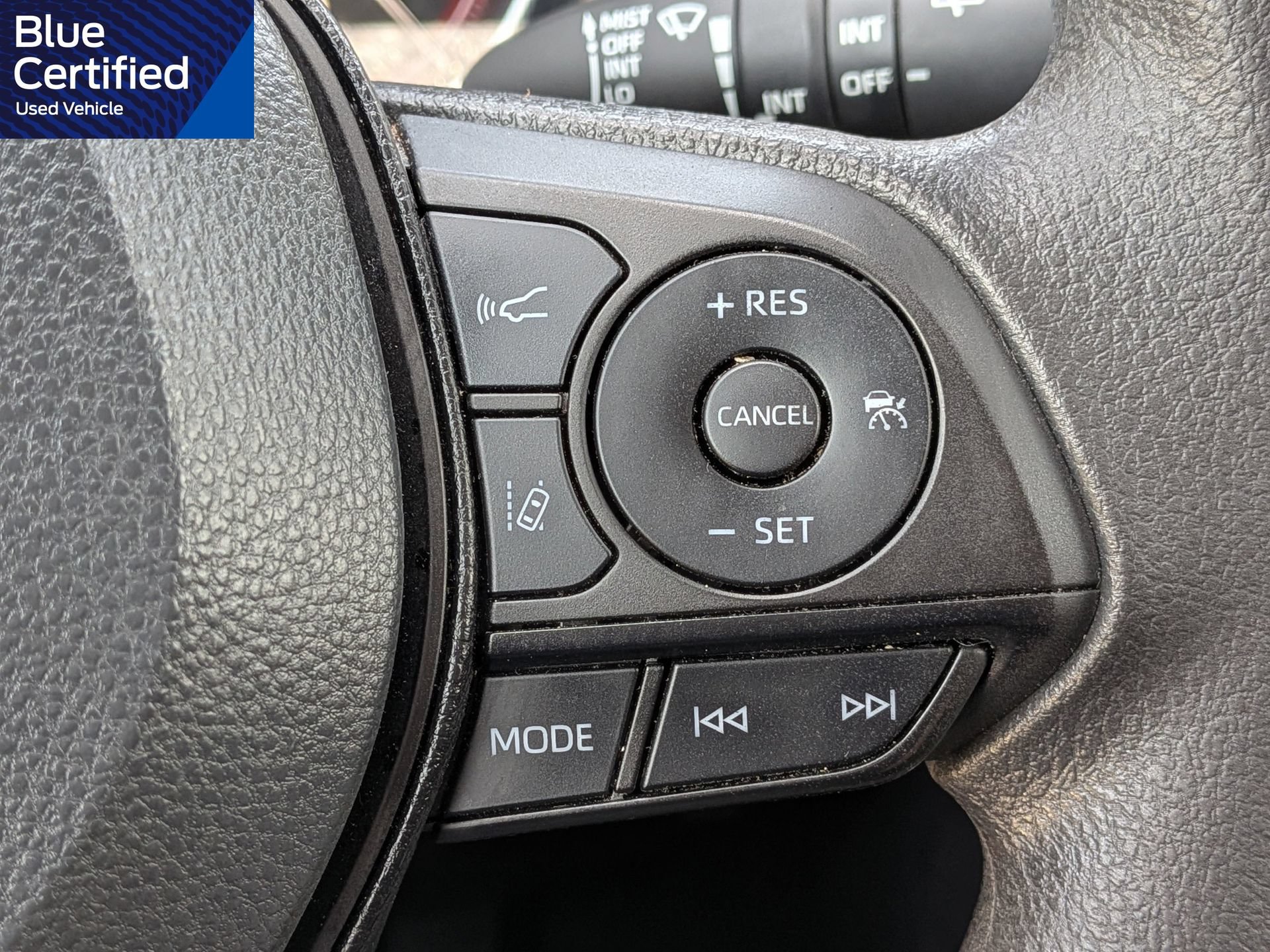 Used 2025 Toyota RAV4 XLE FWD image 27