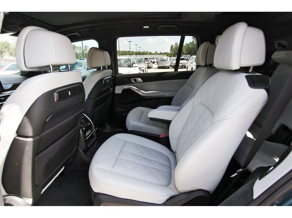 Used 2024 BMW X7 xDrive40i w/ Climate Comfort Package AWD/4WD image 10