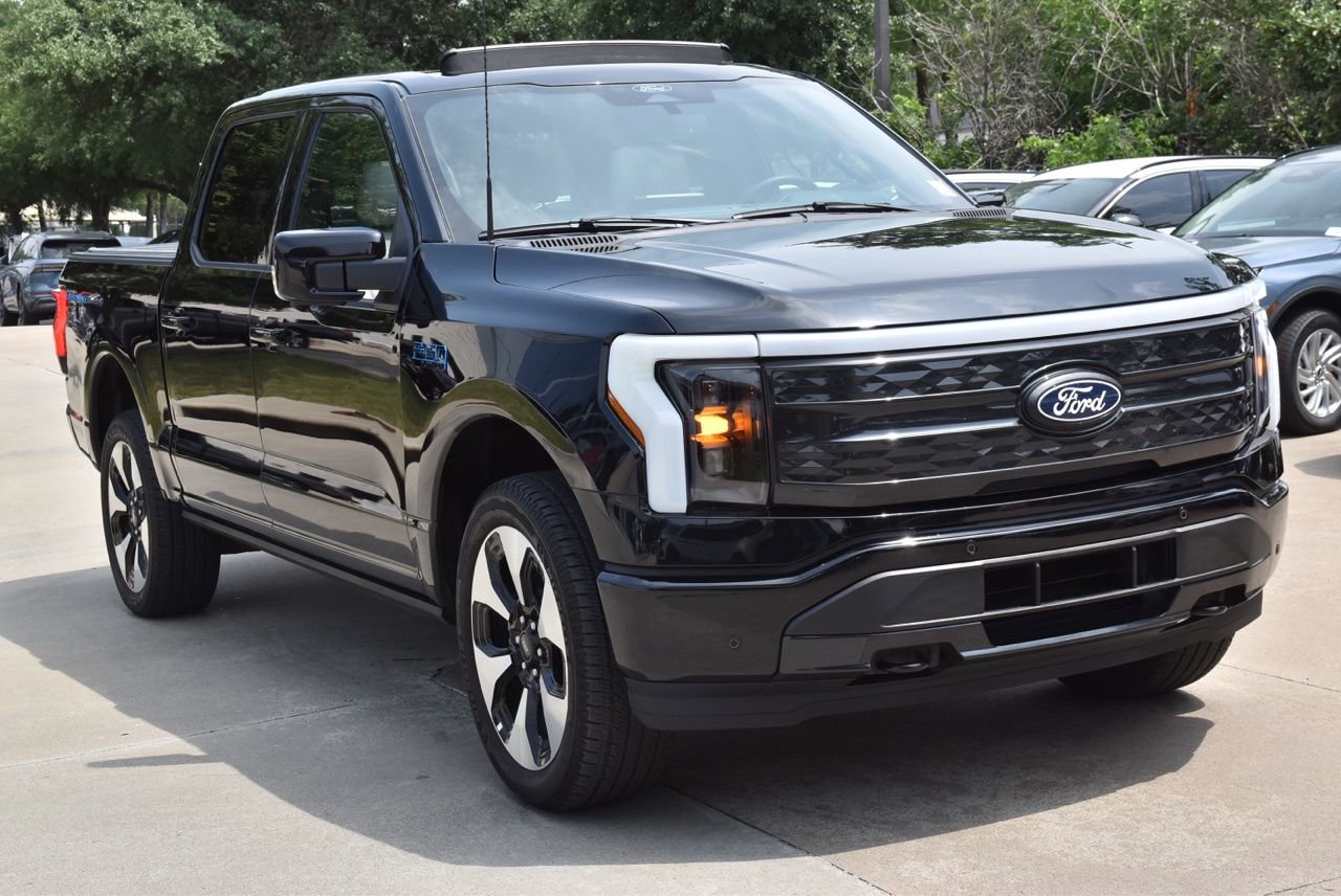 Certified 2025 Ford F150 Lightning Platinum AWD/4WD image 4