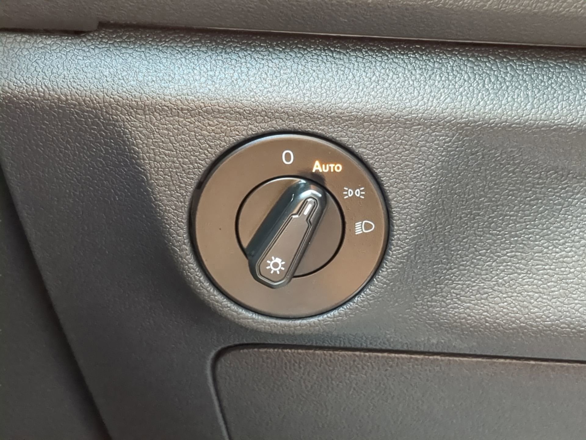 Used 2019 Volkswagen Jetta SE image 49