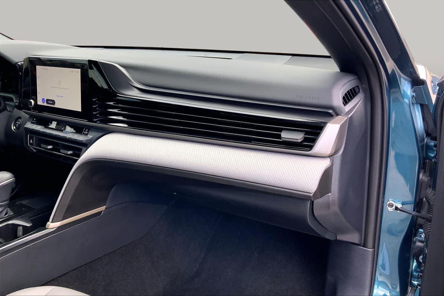 Used 2025 Toyota Camry SE FWD image 18