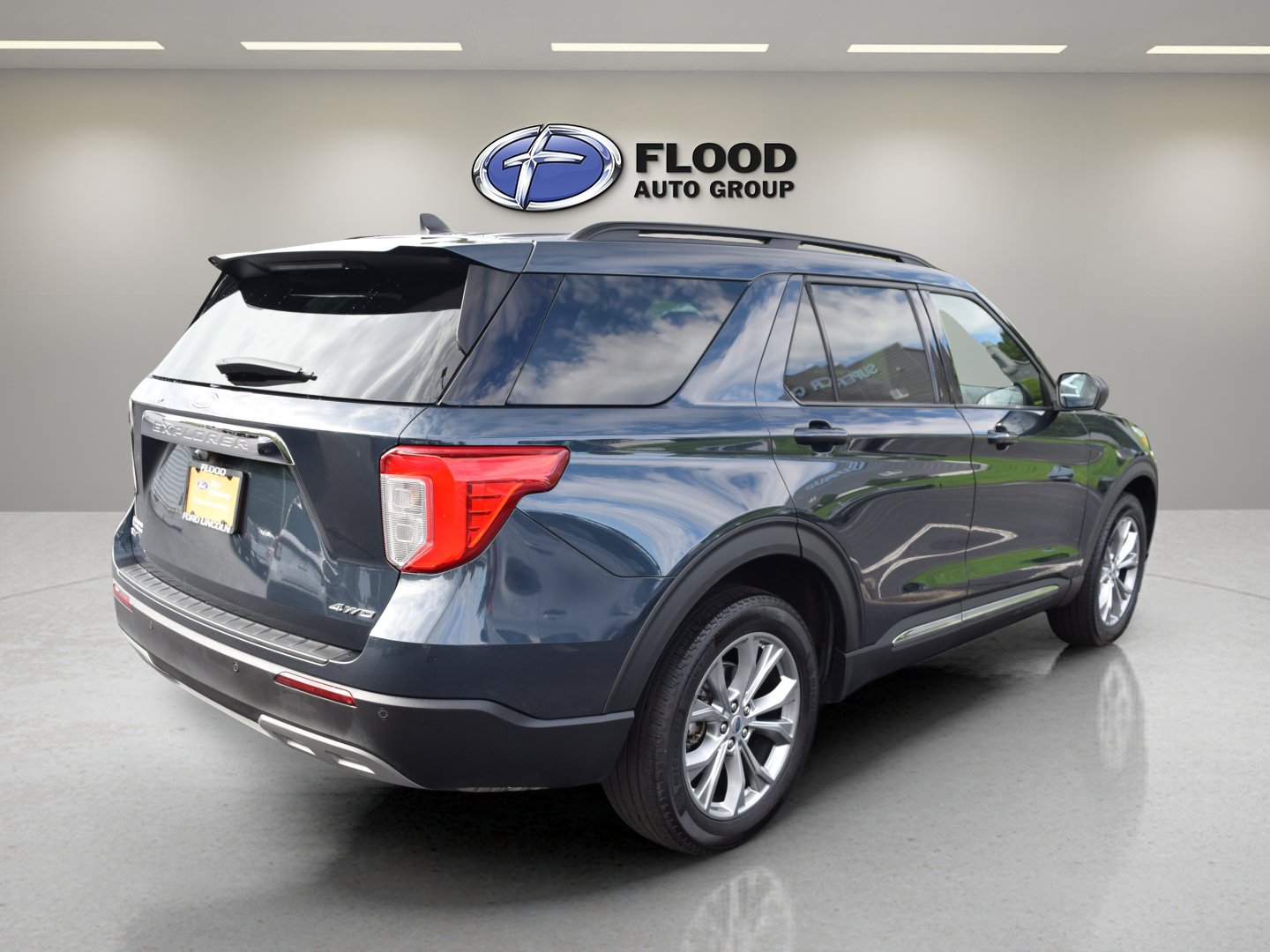 Certified 2023 Ford Explorer XLT w/ Equipment Group 202A AWD/4WD image 4