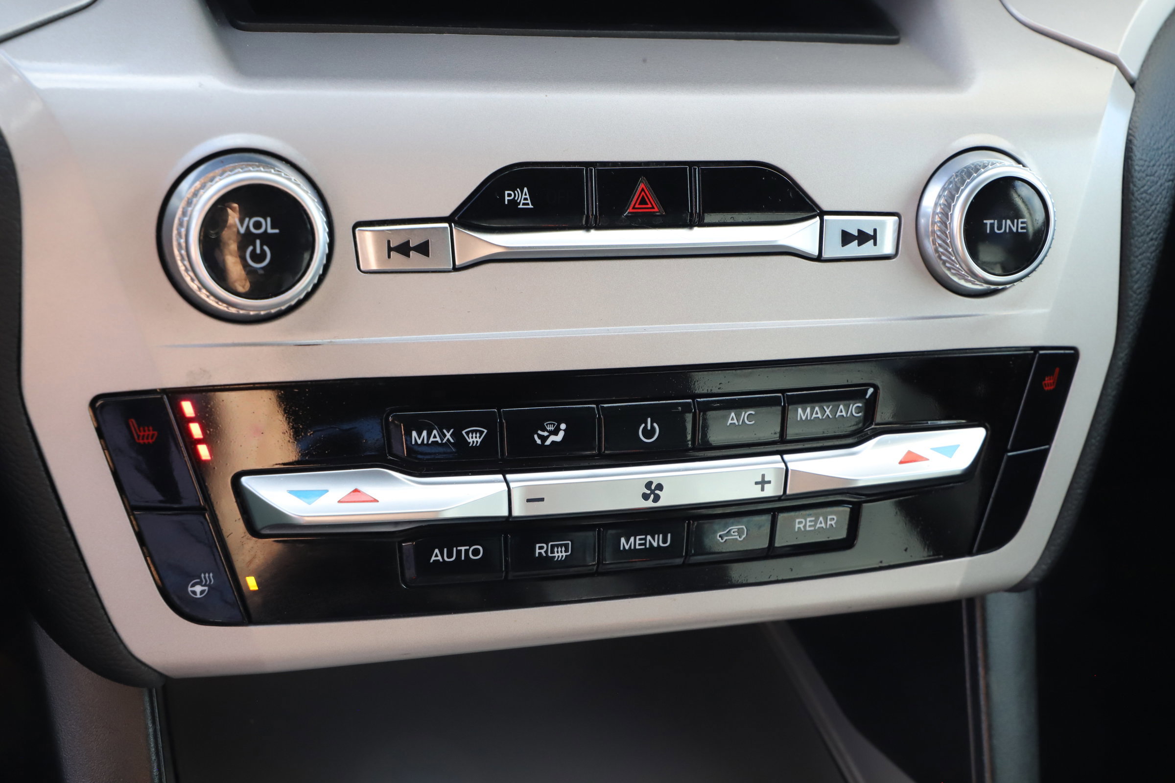 Certified 2023 Ford Explorer XLT w/ Equipment Group 202A image 32