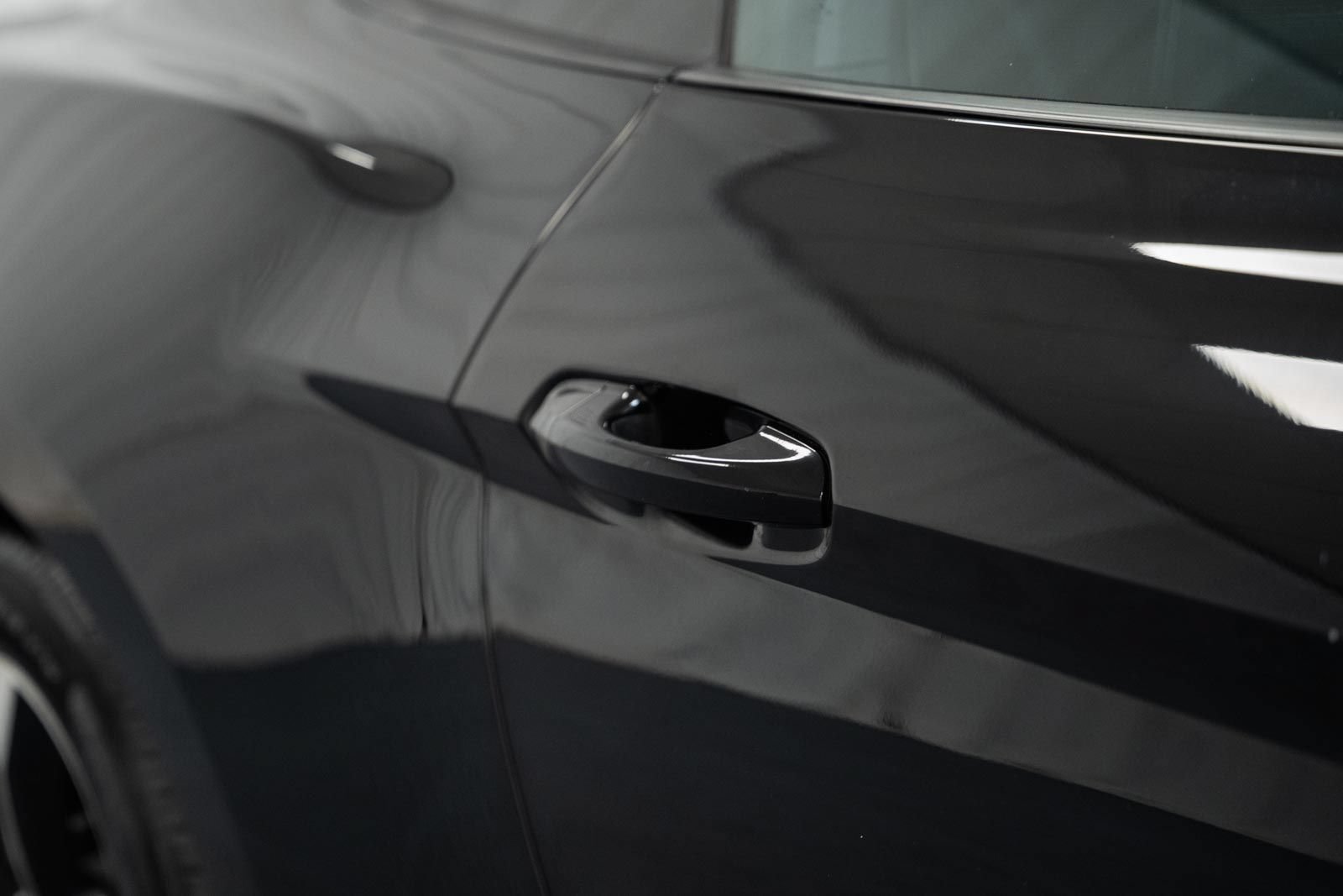 Certified 2018 Ford Mustang Coupe RWD image 12