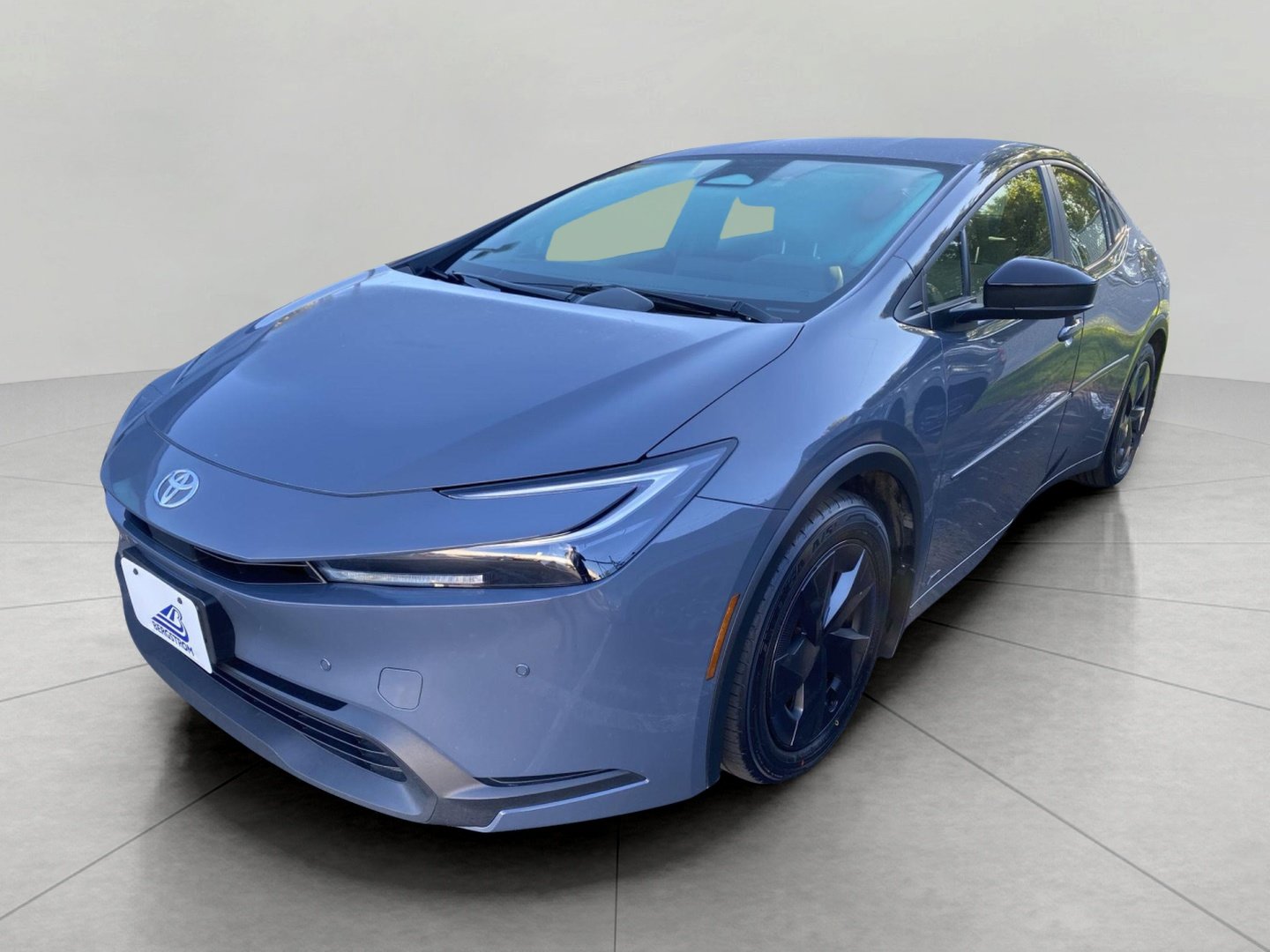 Used 2024 Toyota Prius LE AWD/4WD image 3