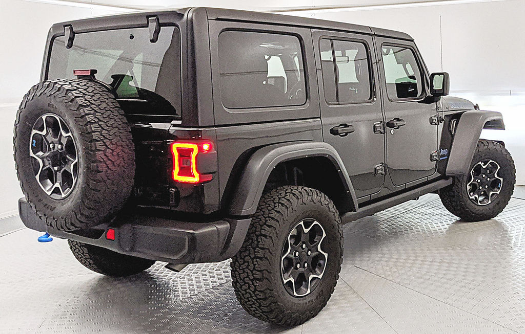 Used 2023 Jeep Wrangler Unlimited Rubicon 4xe AWD/4WD image 3