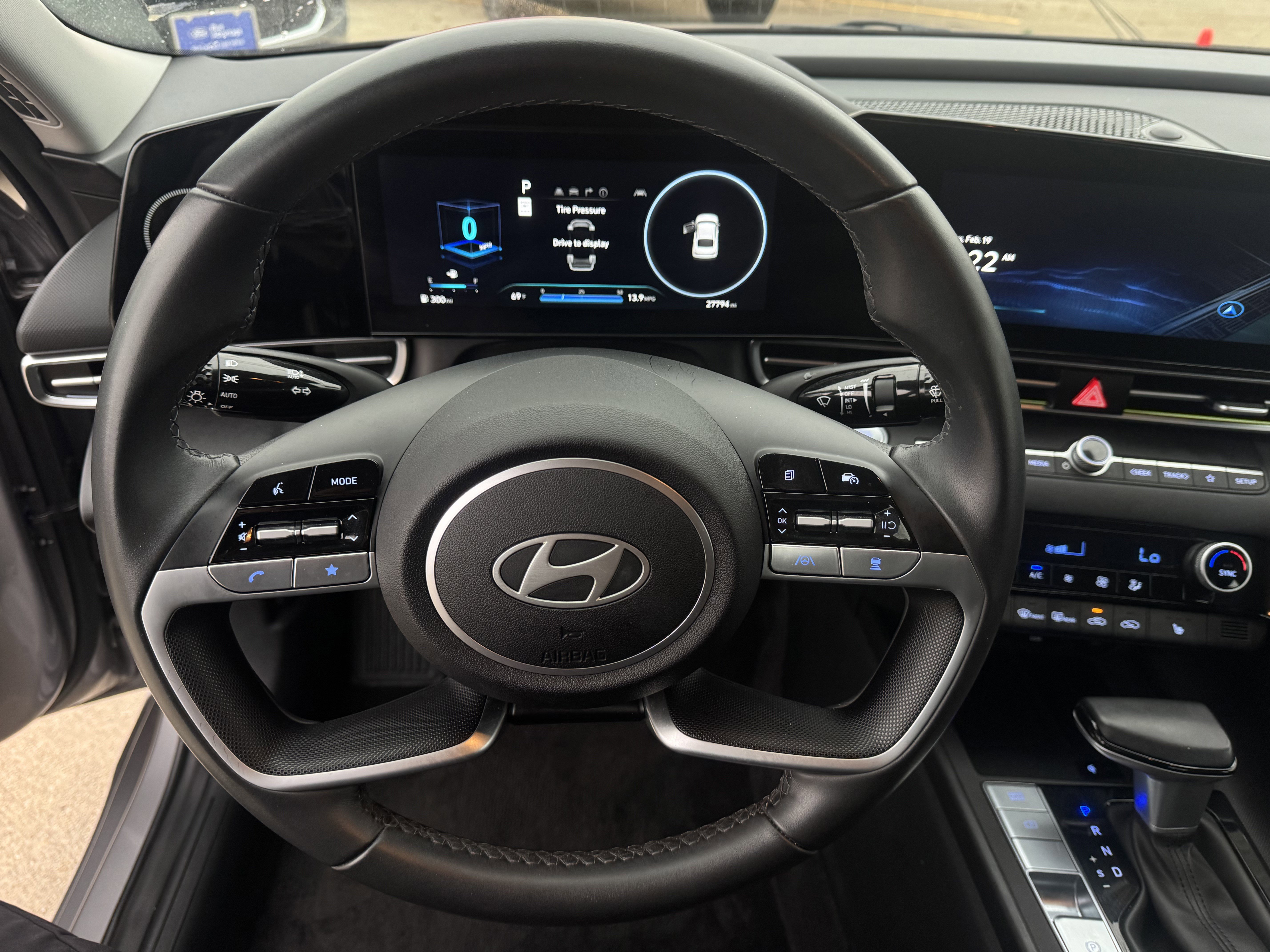 Used 2025 Hyundai Elantra Limited image 14