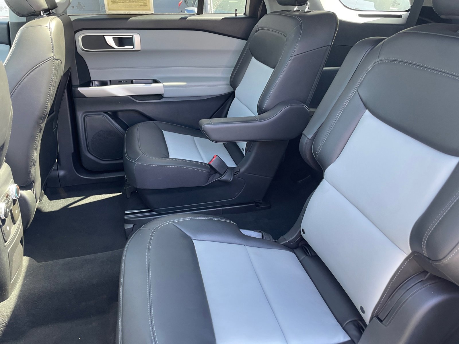 Certified 2022 Ford Explorer XLT w/ Equipment Group 202A image 16