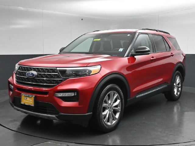 Certified 2024 Ford Explorer XLT w/ Equipment Group 202A AWD/4WD image 3