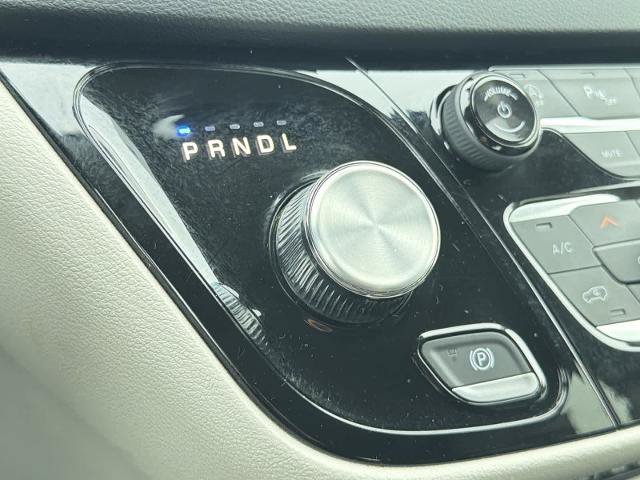 Used 2024 Chrysler Pacifica Touring-L FWD image 31