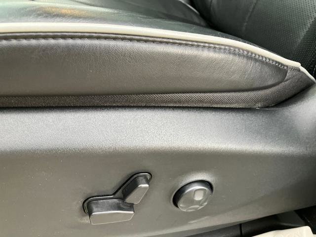 Used 2023 Chrysler Pacifica Limited AWD/4WD image 25