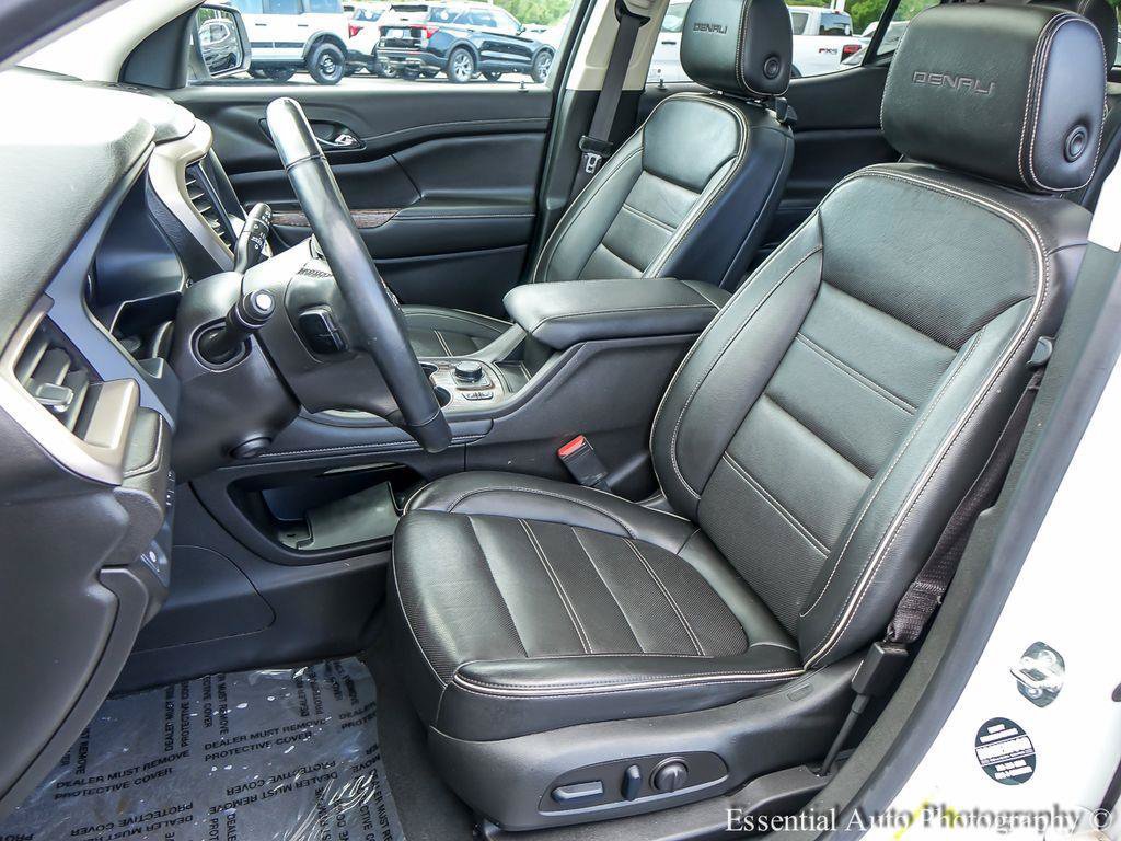 Used 2023 GMC Acadia Denali w/ Denali Technology Package FWD image 9