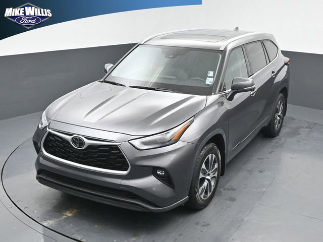 Used 2022 Toyota Highlander XLE FWD image 11