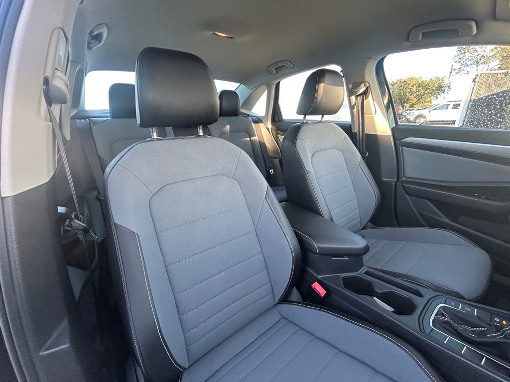 Used 2025 Volkswagen Jetta SE image 26