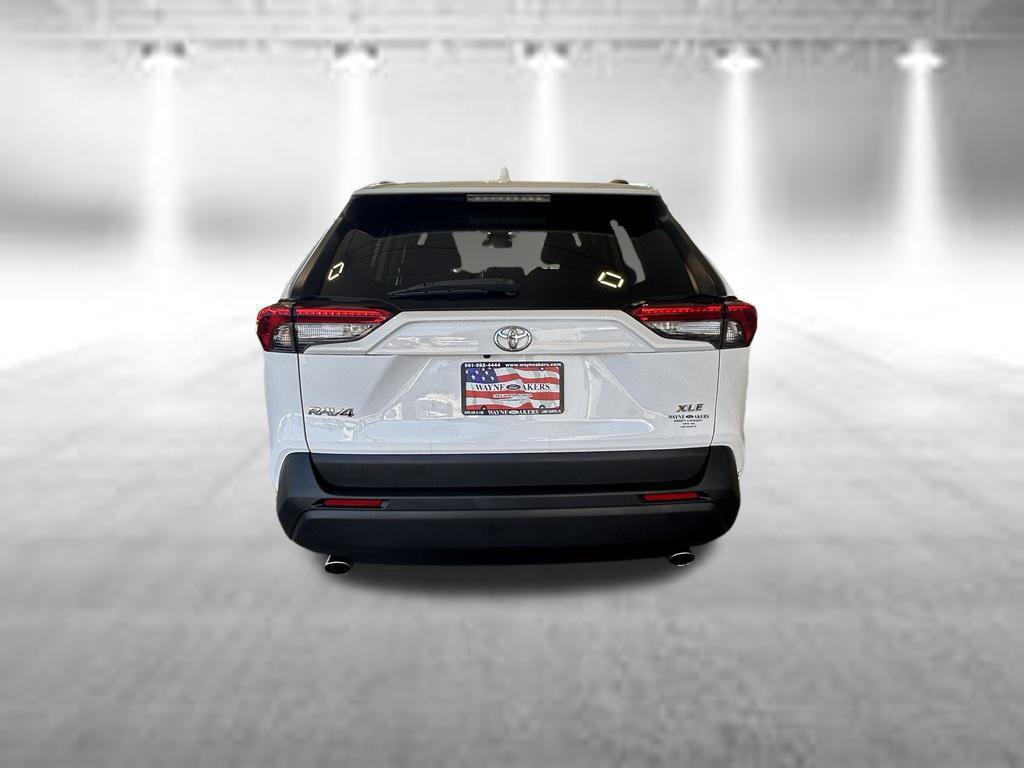 Used 2022 Toyota RAV4 XLE FWD image 5