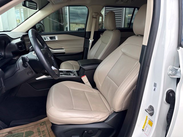 Certified 2022 Ford Explorer Limited w/ Equipment Group 301A AWD/4WD image 17