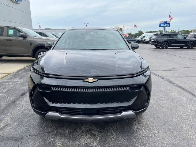 Used 2024 Chevrolet Equinox EV LT FWD image 2