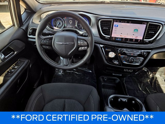Used 2023 Chrysler Pacifica Touring FWD image 24