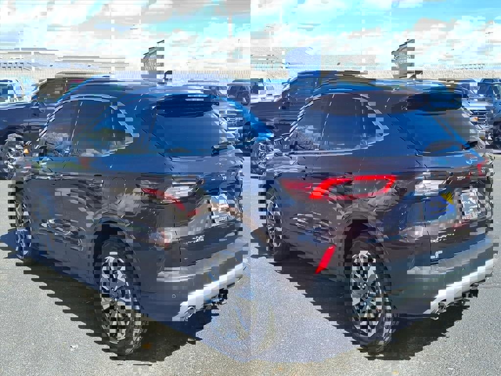 Certified 2023 Ford Escape Platinum w/ Class II Trailer Tow Package image 3