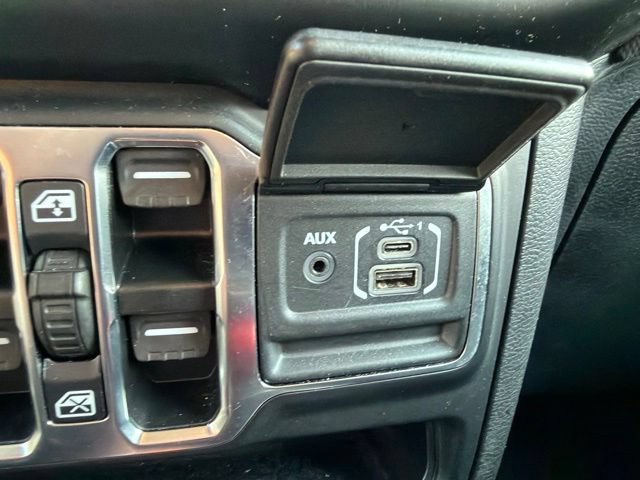 Used 2023 Jeep Wrangler Unlimited Sport AWD/4WD image 32