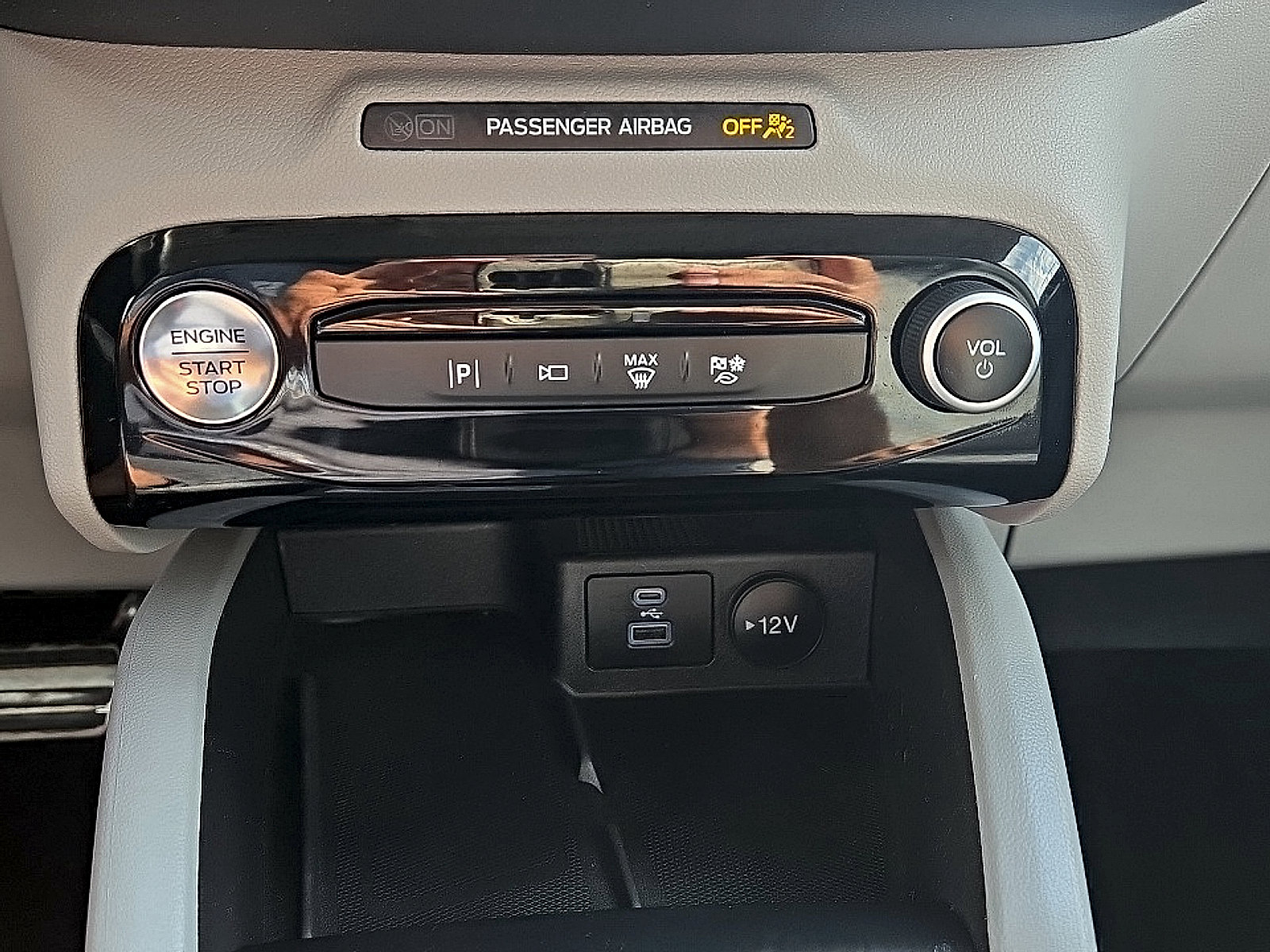 Certified 2023 Ford Escape Platinum w/ Premium Technology Package AWD/4WD image 19