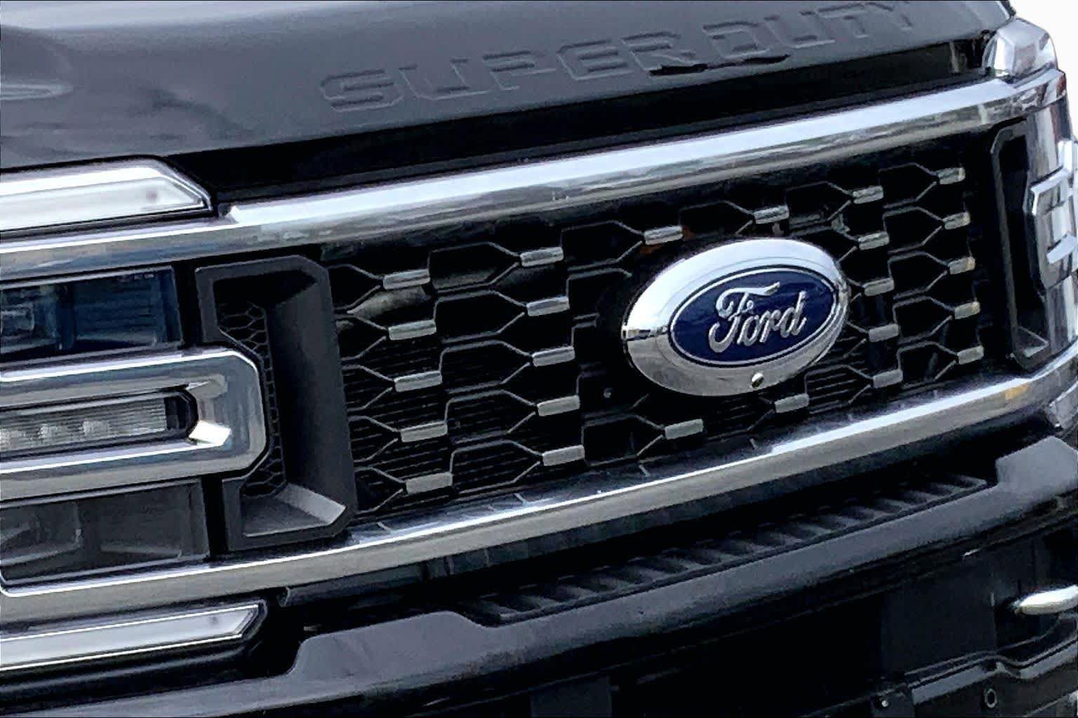 Certified 2023 Ford F450 Platinum w/ FX4 Off-Road Package AWD/4WD image 26